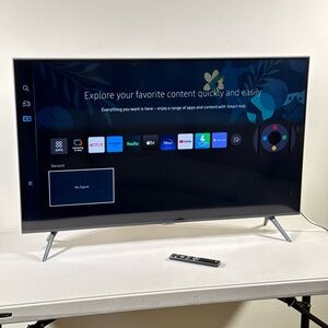 SAMSUNG 42” 4K SMART TV